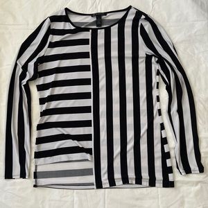 Black and white stripped top!